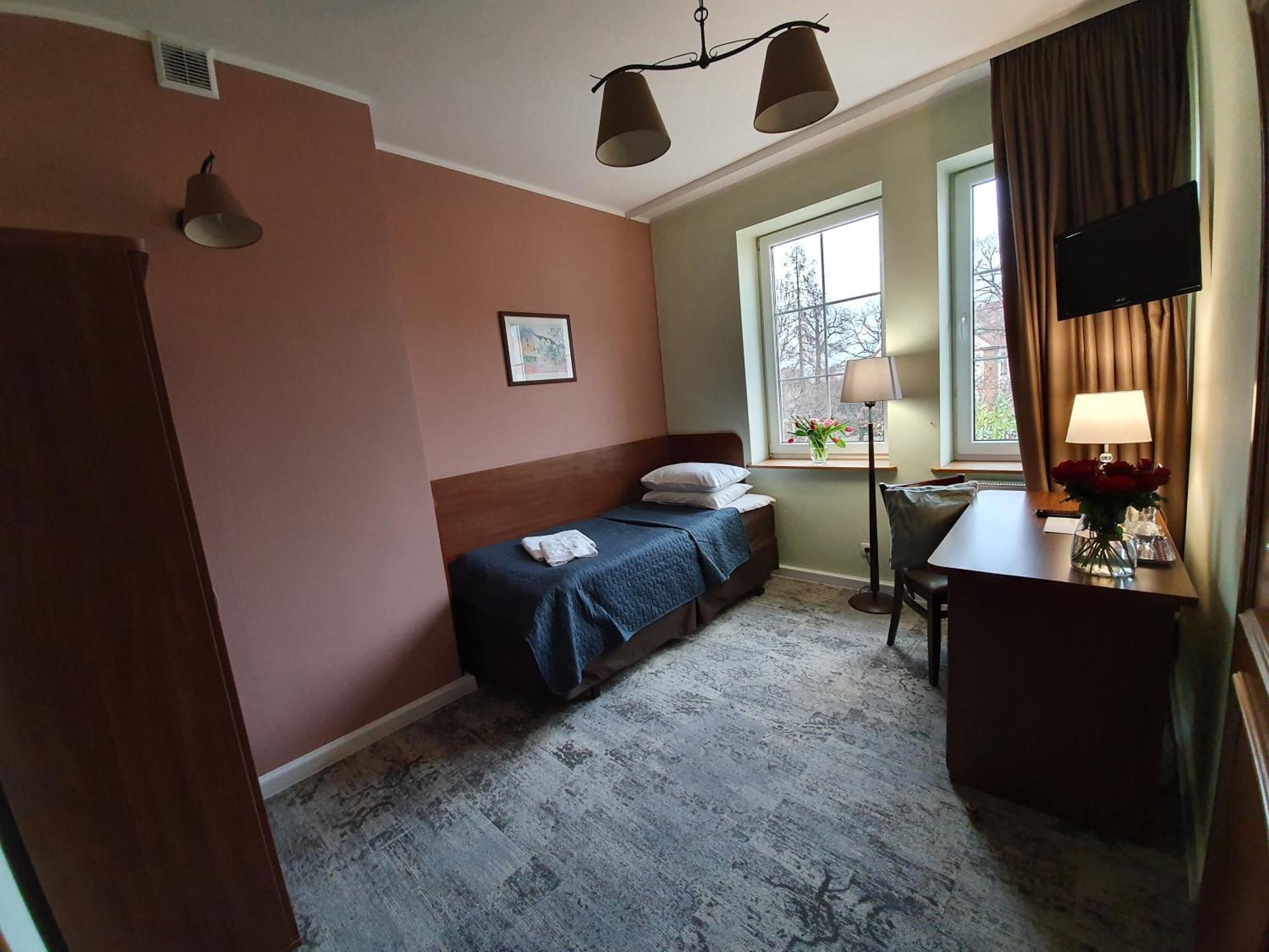 Hotel Siesta シフィエボジン 部屋 写真