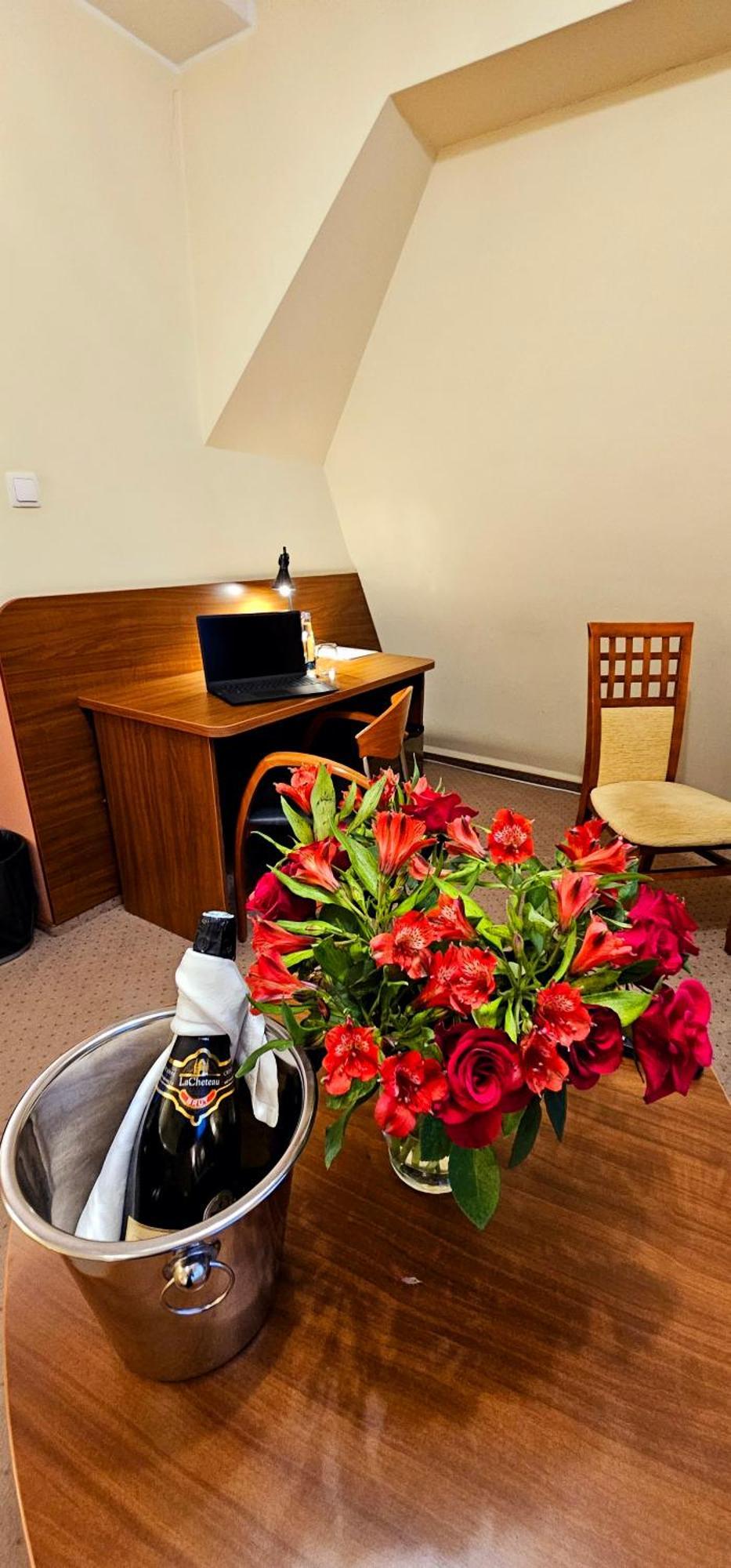 Hotel Siesta シフィエボジン エクステリア 写真