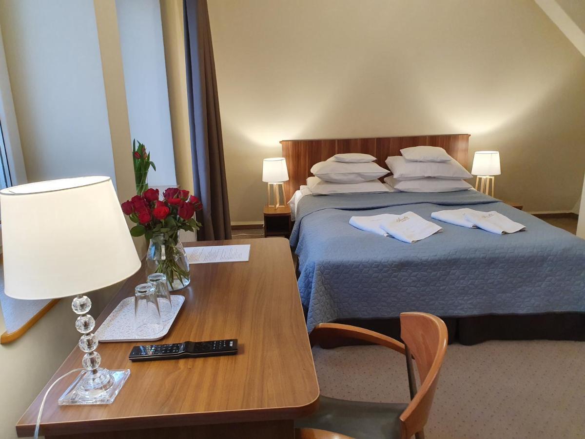 Hotel Siesta シフィエボジン エクステリア 写真
