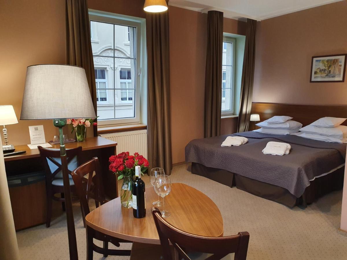 Hotel Siesta シフィエボジン エクステリア 写真