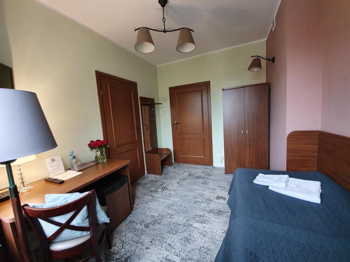 Hotel Siesta シフィエボジン エクステリア 写真